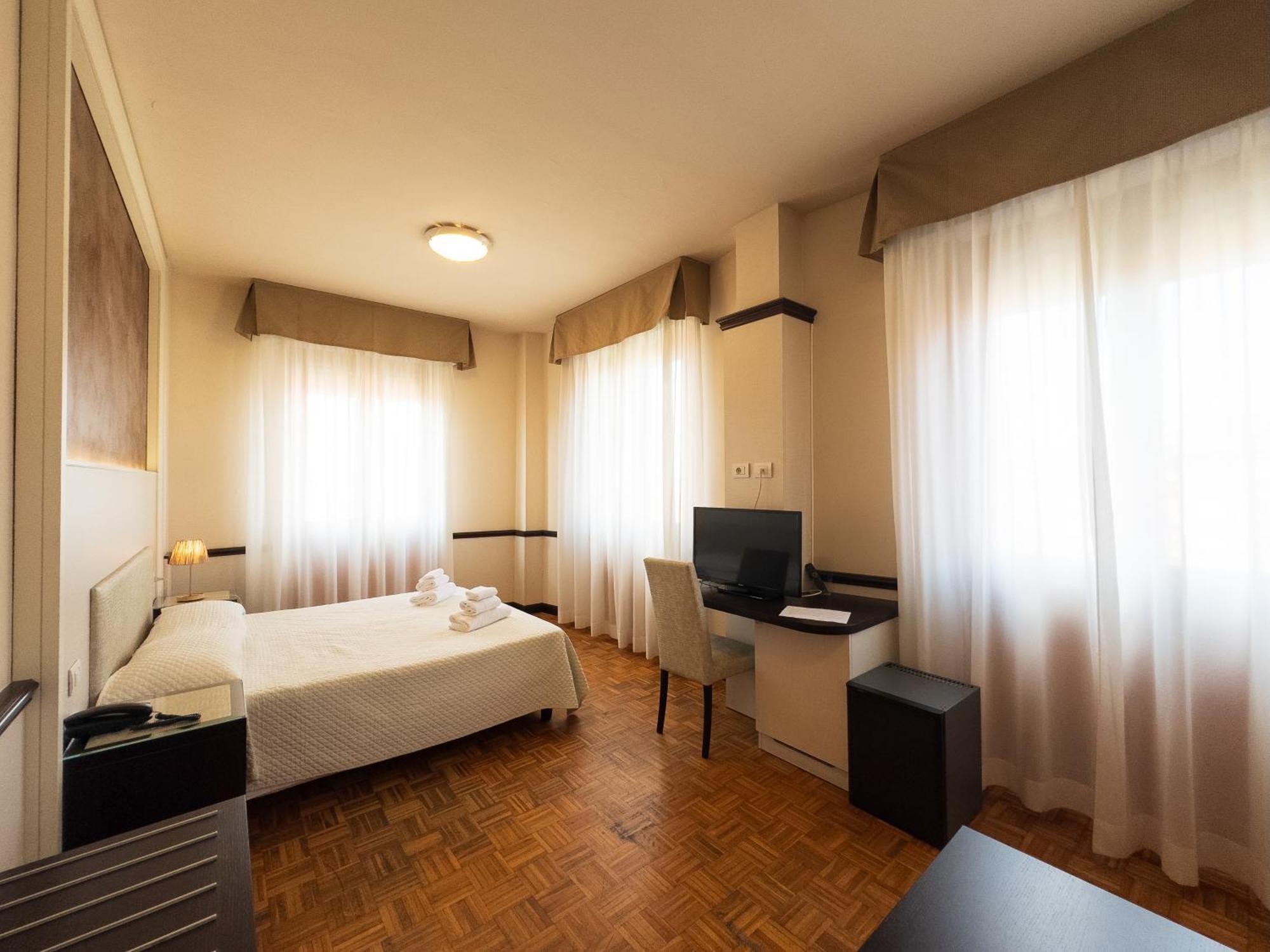 Hotel Astoria Fidenza Exterior foto